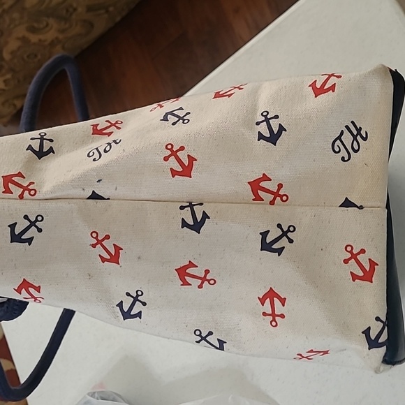Tommy Hilfiger Cream Tote with Navy & Red Anchor Details - Picture 15 of 16